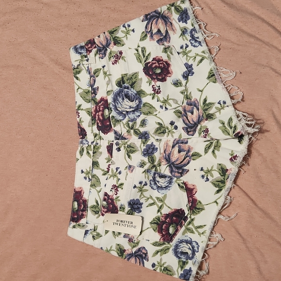 Forever 21 floral shorts size 30 - Picture 3 of 3